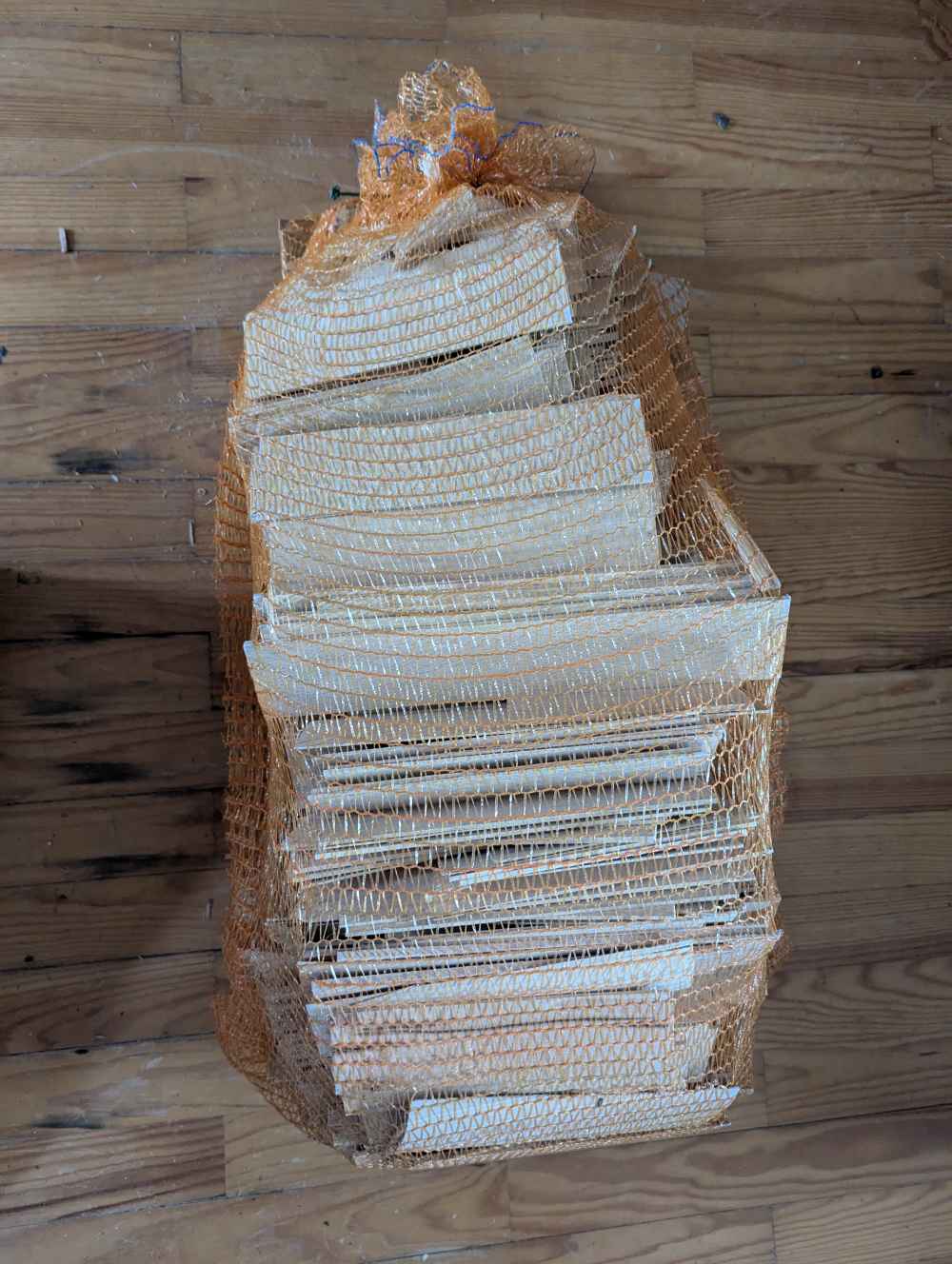 Raschelsack Anzünholz Brettchen